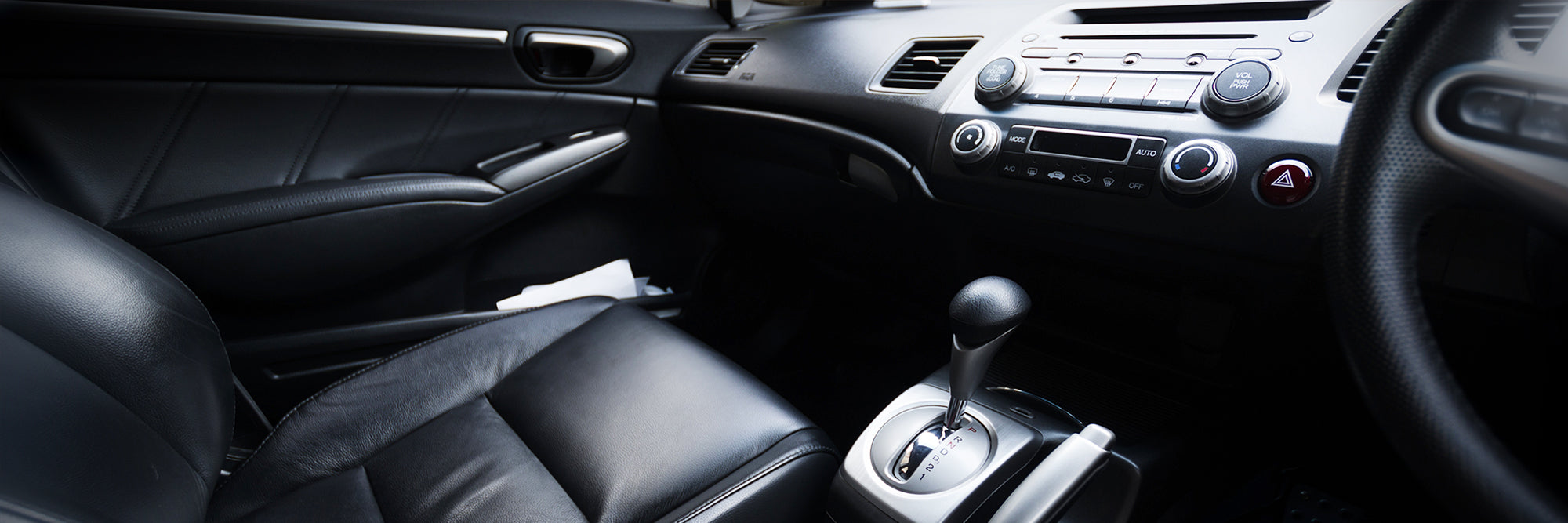 Wie schützt man den Autoinnenraum durch regelmäßige Pflege – bevor Schäden entstehen?